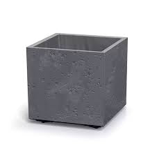 Betónový hranatý kvetináč
